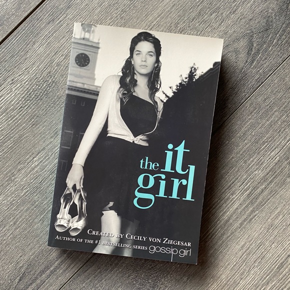 Bundle of 2 Books by Cecily Von Ziegesar - Picture 2 of 5